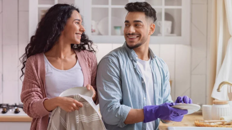 Leia mais sobre o artigo Divisão de tarefas domésticas casal: 10 dicas de como fazer e evitar conflitos.